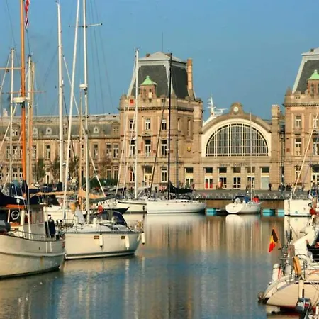 Apartment Apartment With Frontal Sea View In Raversijde
