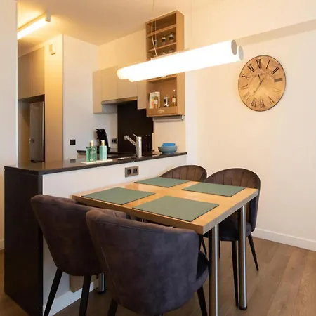 Apartment With Frontal Sea View In Raversijde *