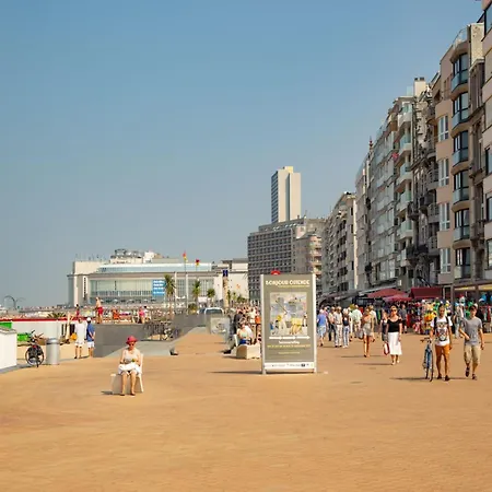 Apartment Apartment With Frontal Sea View In Raversijde